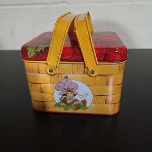 Vintage 1980 Strawberry Shortcake Tin Picnic Basket Lunch Pail Box Lunchbox